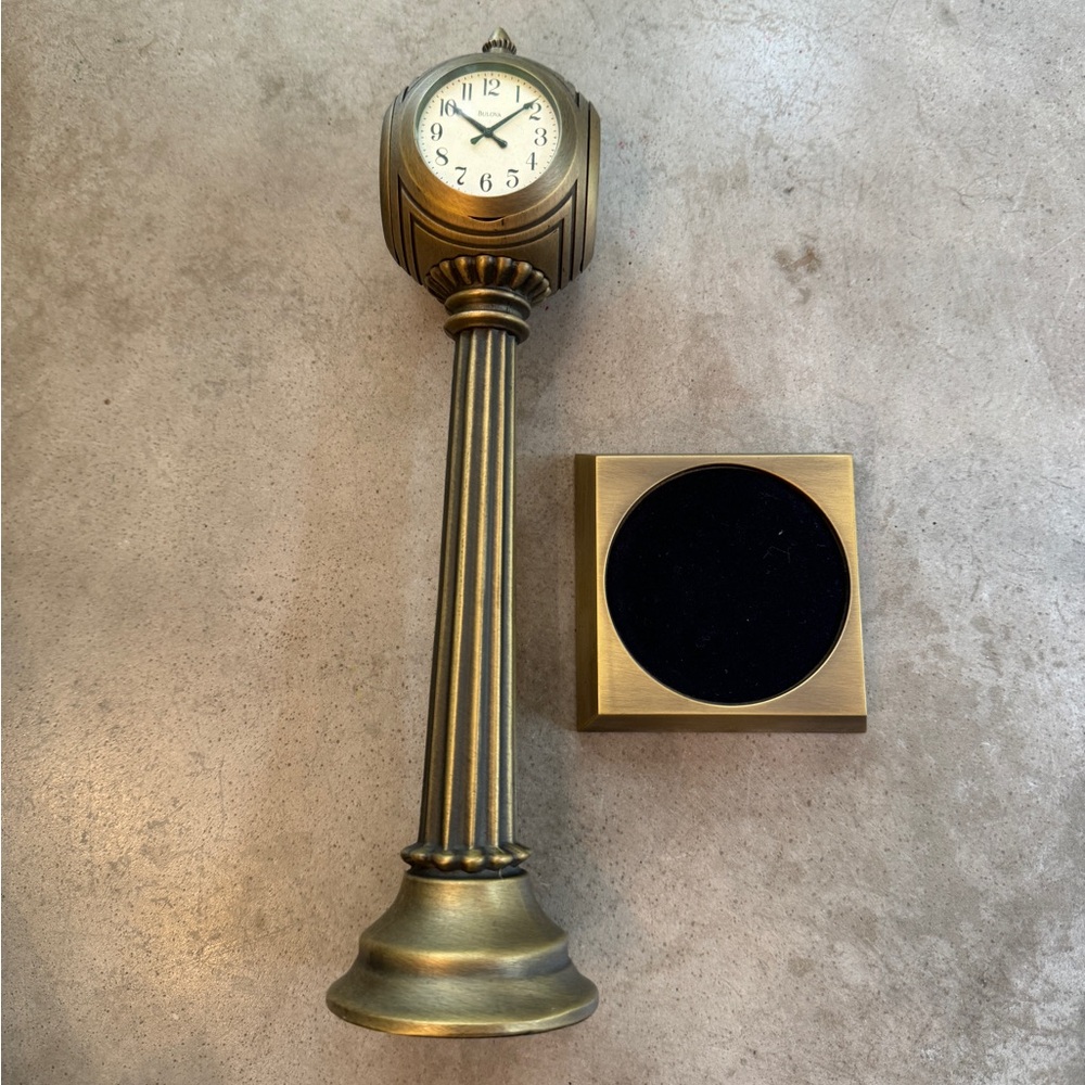 Union square antique brass clock - Picture 3 of 8